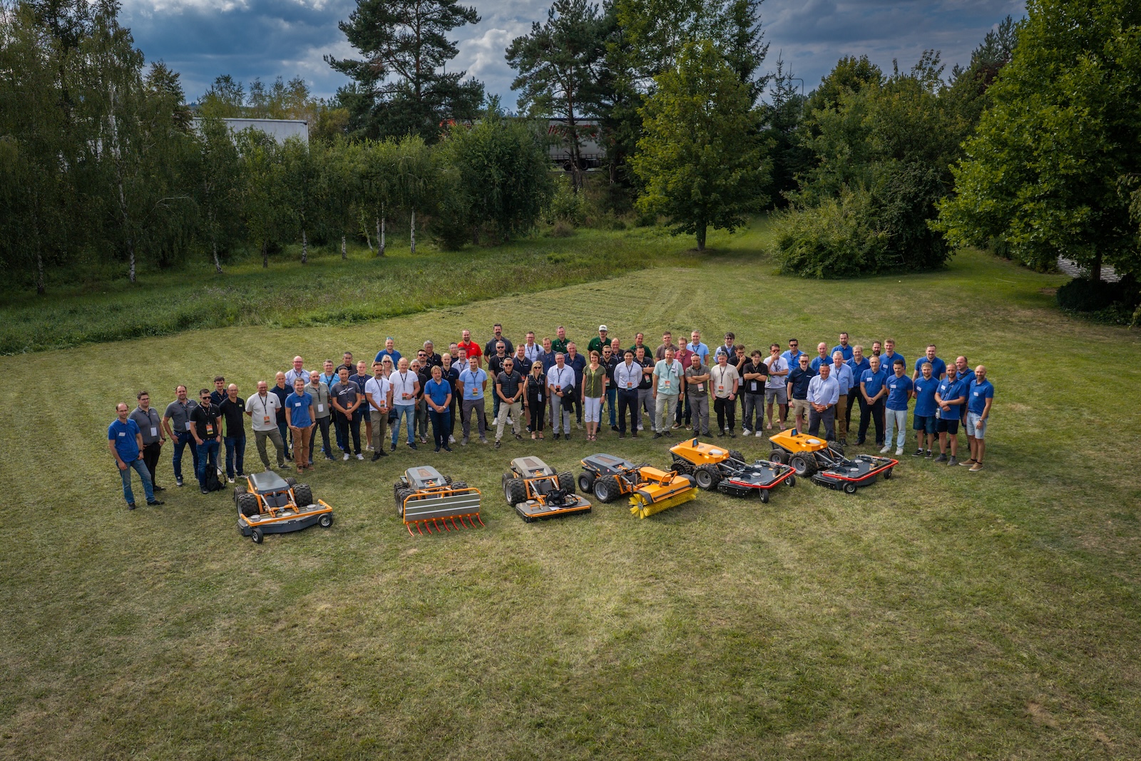 Aerial group photo of all participants with the Raymo machine line-up