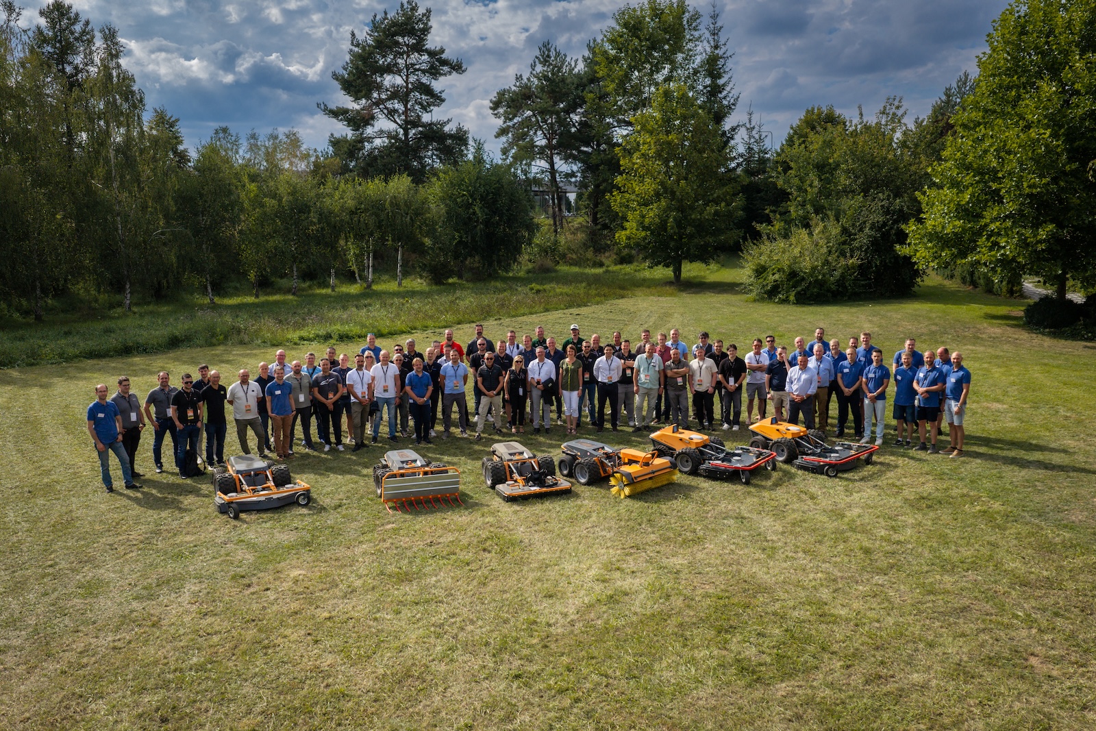 Aerial group photo of all attendees with the Raymo machine line-up