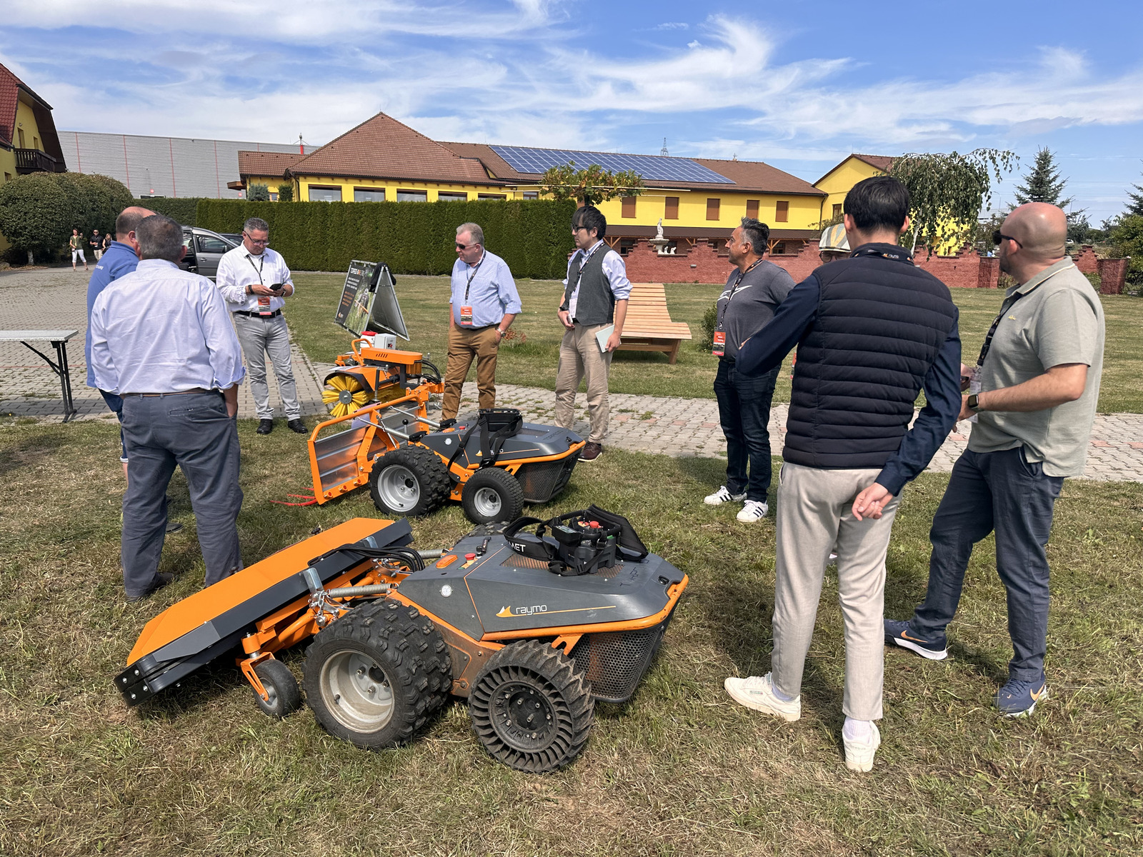 Distributors around Raymo robots with attachments at the demo area